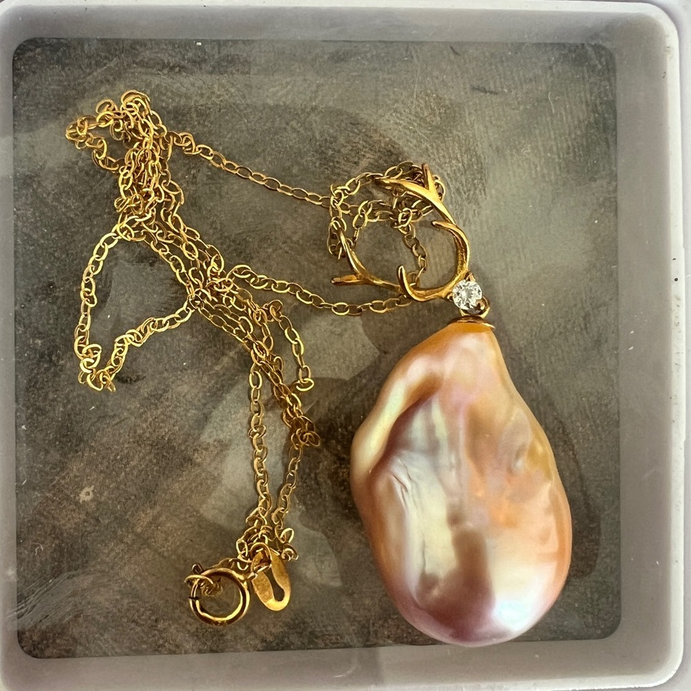 Gold Chain Necklace with Iridescent Baroque Pink Pearl Pendant